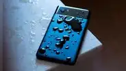 ¿Cómo limpiar el altavoz de tu smartphone si le cayó agua por accidente?