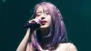IU rinde homenaje a la fallecida cantante Sulli cambiando la letra de su canción “Red Queen”