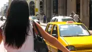 Mujer no tenía dinero para el taxi y hace atrevida propuesta al chofer para pagarle [FOTO]