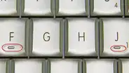¿Para qué sirven las ‘rayitas’ que están debajo de las letras ‘F’ y ‘J’ en los teclados de computadora?