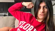 Mia Khalifa muestra de más durante sesión de belleza [VIDEO]