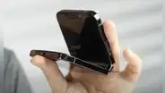 Youtuber crea un iPhone plegable con partes de un Motorola Razr y el iPhone X
