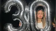 Mayra Goñi sufrió fuerte caída y perdió su torta en fiesta por sus 30 años: “Me duele mucho”