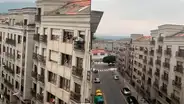 Por el Día del Padre: niña canta tema infantil junto con sus vecinos durante la cuarentena [VIDEO]