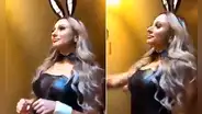 Facebook viral: sexy 'conejita de playboy' pide dulces y vive terrorífico momento [VIDEO]