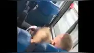 Escocia: Pareja es captada teniendo sexo oral en autobús [VIDEO]