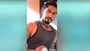 Joven sorprende e TikTok por lucir muy parecido al famoso actor Jason Momoa [VIDEO]