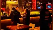 Multan a discoteca que no permitió ingreso de joven con buzo en Tacna