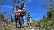 Extraños tocan a tu puerta, por Nancy Arellano