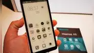 ¿Qué son los teléfonos con pantalla de tinta electrónica y para qué pueden servirte?