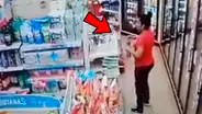 Facebook Viral: mujer es captada untándose líquido limpiador en su zona íntima para robar en tienda 