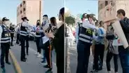 Policías en Arequipa reparten mascarillas y alcohol durante protestas