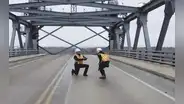La romántica propuesta de matrimonio que hizo un ingeniero a su novia en un puente [FOTOS]
