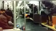 Facebook: Rata aparece en vagón de tren y pasajeros pierden el control [VIDEO]