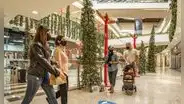 ¿Qué centros comerciales atenderán este 1 de enero?
