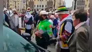 PNP pone papeleta a novios por estacionarse fuera de la iglesia: “Cómo van a poner multa en la boda”