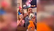Familia organiza fiesta de cumpleaños para su perro y hacen videollamada con sus ‘amigos’ [VIDEO] 