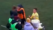 Jugador quiere pedir matrimonio a su novia y seguridad la empuja al pensar que era una hincha