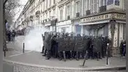 Emmanuel Macron reta a los manifestantes y anuncia que no dará marcha atrás