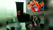 Facebook: Títere causa furor por explicar a niños "cómo se hacen los bebés" [VIDEO]