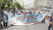 Docentes reclaman por pago retrasado de bono de S/950