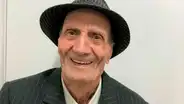 Hombre de 101 años va a hacer trámites y le exigen que lleve a sus padres [VIDEO] 