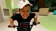 Niño con enanismo víctima de bulliyng viajará a Disney con famosos