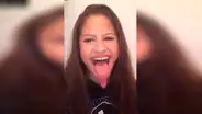 Facebook viral: Chica muestra lo larga que es su lengua y sorprende con insólito truco 