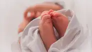 Quitan la custodia de bebé enfermo a padres por oponerse a que reciba sangre de vacunados contra la COVID-19
