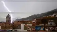 Cusco: Sorprendente rayo cae en área céntrica de Sicuani [VIDEO] 