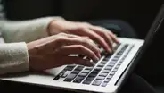 ¿Cómo arreglar un teclado que se desconfiguró de forma accidental?