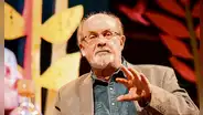 Salman Rushdie: quién es y por qué está bajo amenaza de muerte por más de 30 años