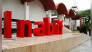 Vehículo del Inabif era utilizado para descargar artículos de limpieza en una casa