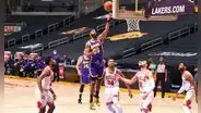 Lakers sufre para vencer a Chicago Bulls 117-115 en la NBA
