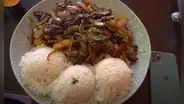 Youtuber peruano prueba un lomo saltado gigante de S/. 30 en Lince