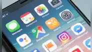 ¿Por qué aparecen puntos azules en la pantalla de inicio del iPhone?