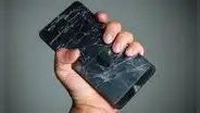 ¿Por qué no deberías utilizar tu celular si tiene la pantalla rota?