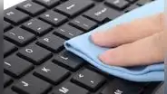¿Cómo limpiar correctamente el teclado de tu PC o laptop en pocos minutos?