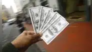 Dólar trepó por quinta sesión seguida y cerró en S/ 3,96 ante repunte global de la divisa
