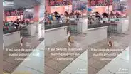 Comerciantes graban la hilarante forma que tiene un gato para pedir comida en un mercado