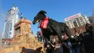 Instalan estatua de perro símbolo de las protestas chilenas a dos años del estallido social