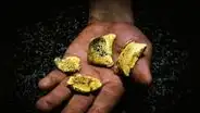 El científico que logró fabricar oro en un experimento (y por qué su método no se usa ahora)