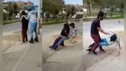 Joven ayuda a su amigo principiante en el patinaje, pero los dos terminan en el piso