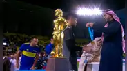 Bañado en oro: imponente trofeo de la Maradona Cup que obtuvo Boca tras superar al FC Barcelona