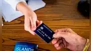 “Estoy en quiebra”: sacó una tarjeta de crédito hace 10 años y ahora debe 147.000 dólares