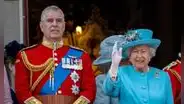 La reina de Inglaterra retira los títulos militares al príncipe Andrés por caso de abuso sexual