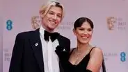 Millie Bobby Brown se luce junto a su pareja, el hijo de Jon Bon Jovi, en los Premios BAFTA