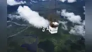 Paracaidista lanza más de 100 millones de semillas en una zona deforestada del Amazonas