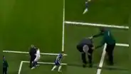 ¡Cuidado con el profe!: Valverde choca contra Ancelotti y lo deja adolorido