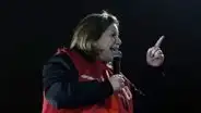 Manifestantes agredieron con botellas a Lourdes Flores Nano durante marcha contra Pedro Castillo